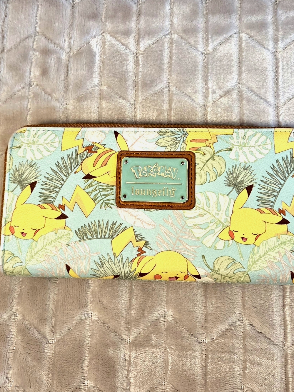Loungefly x Pokémon Pikachu Tropical Zip Wallet - Mint & Yellow